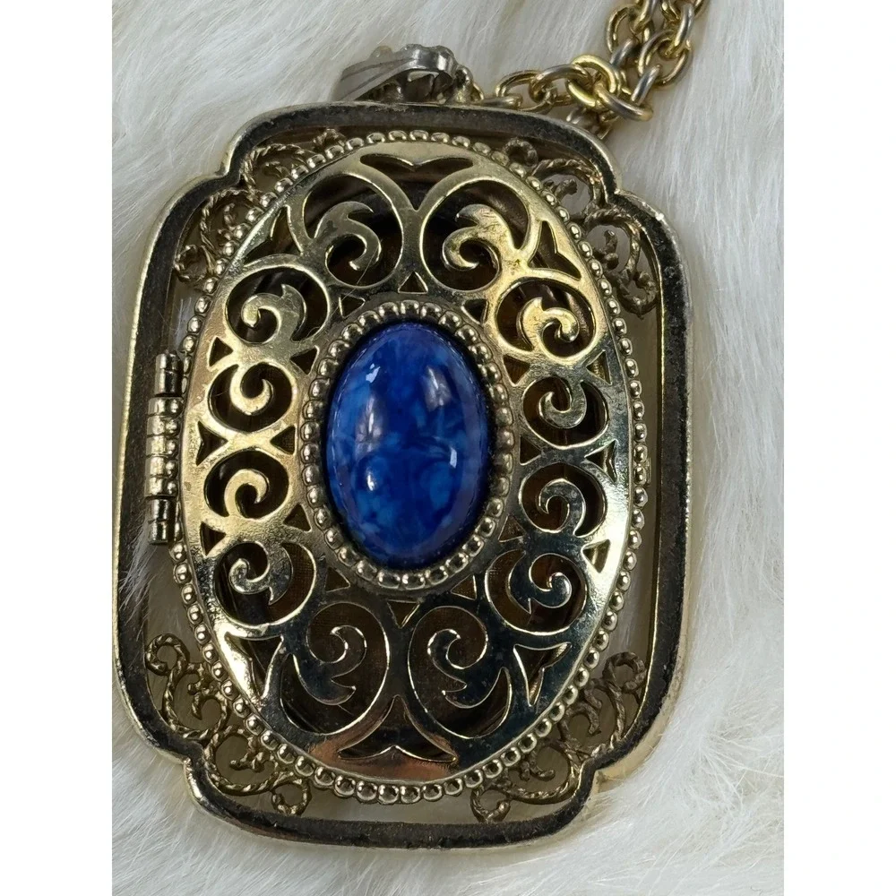AVON‎ vtg Gold Tone Locket Necklace Blue Stone Filigree Ornate Square Pendant